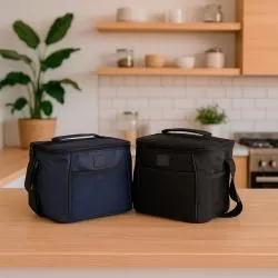 Bolsa Térmica com Bolso Frontal em Tela Personalizada 
