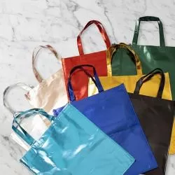 Sacola TNT Metalizado Brilhante Personalizada para Brinde